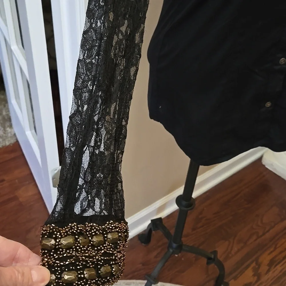 BKE BOUTIQUE Elegant Blouse W/ Black Lace Sleeve Beaded Neck/cuffs Stretch S EUC - Picture 3 of 9